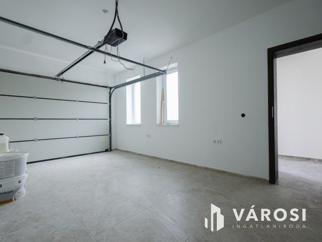 Remek ikerház maximális felszereltséggel!