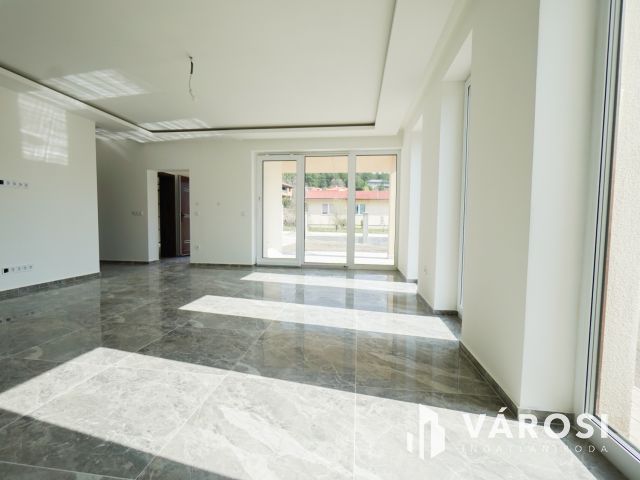 Remek ikerház maximális felszereltséggel!