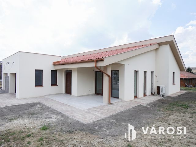 Remek ikerház maximális felszereltséggel!