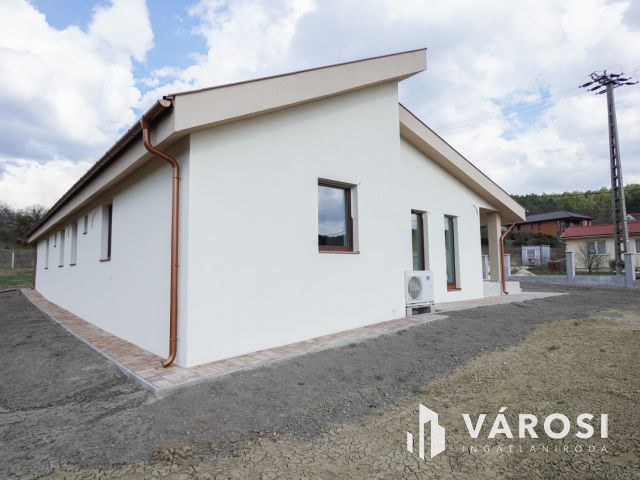 Remek ikerház maximális felszereltséggel!