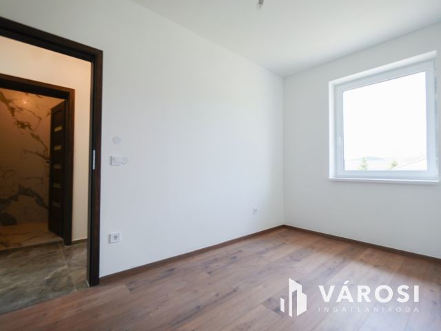 Remek ikerház maximális felszereltséggel!