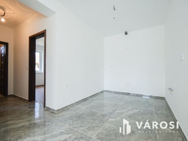 Remek ikerház maximális felszereltséggel!