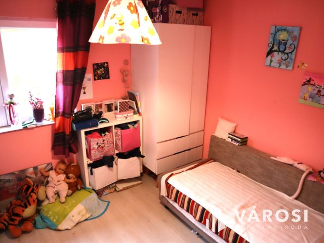 Újszerű önálló családi ház Szabadifürdőn eladó