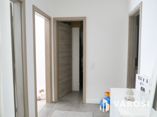 Új építésű három szobás lakás kiadó az I. kerületben