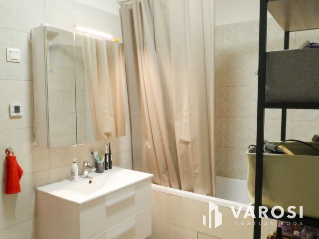 Új építésű három szobás lakás kiadó az I. kerületben