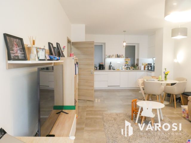 Új építésű három szobás lakás kiadó az I. kerületben