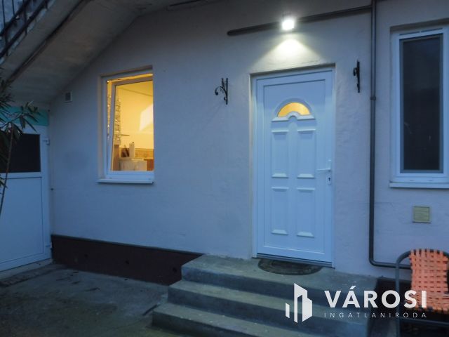 Tökéletes helyen,pénztárca barát kis lakás eladó.