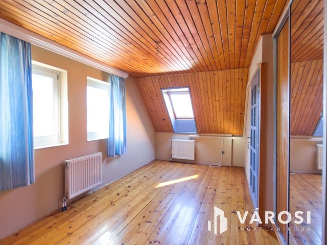 160 m2-es, családi-sorház a Csaba Park környékén eladó