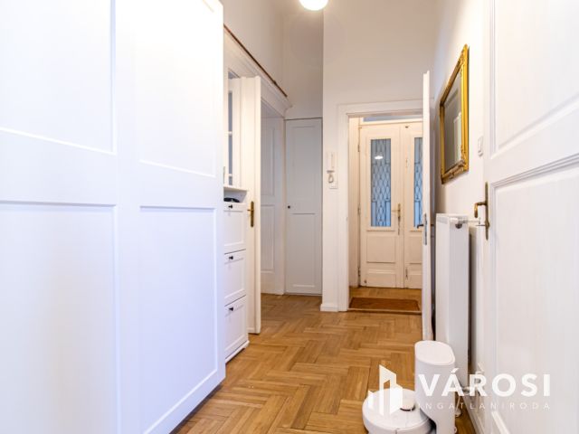 Napfényes és stílusos lakás a Belgrád rakparton