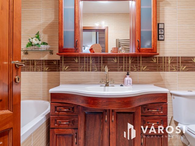 Egy dupla teraszos penthouse jellegű lakás Alsóvároson