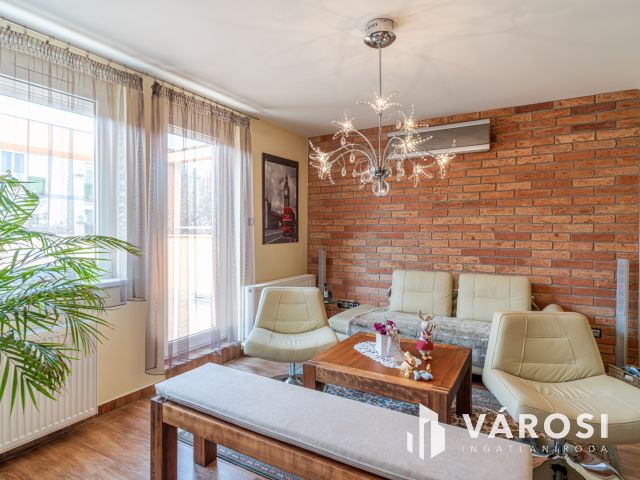 Egy dupla teraszos penthouse jellegű lakás Alsóvároson