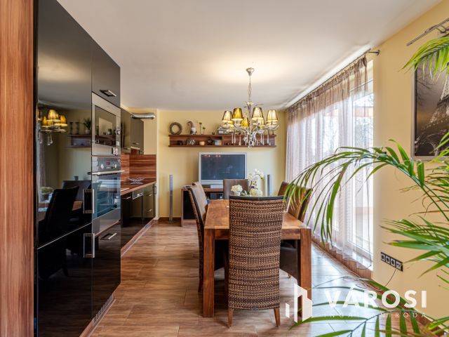 Egy dupla teraszos penthouse jellegű lakás Alsóvároson