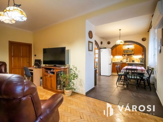 Kertvárosi nappali+2 szobás gyönyörű lakás