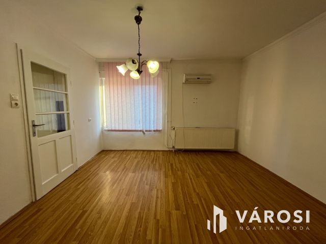 Debreceni 2 Szobás Jó Ház, Csendes Utcában Eladó!