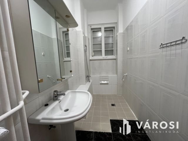 Debrecen Belváros, Nagypolgári Lakás Nagyon Jó Helyen!