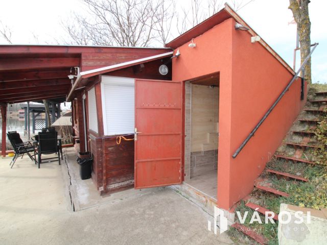 Kiváló kis horgászház a Borosgyáni tónál.