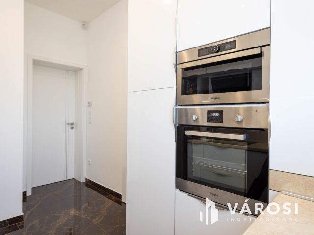 Gyönyörű pallagi ház jó környéken eladó