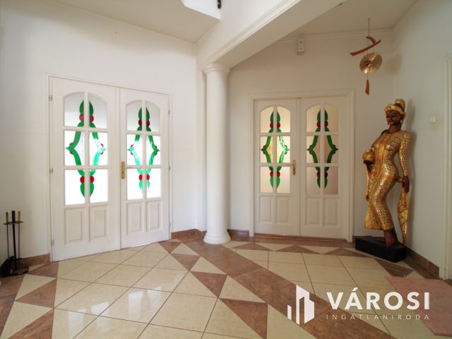 Zöldövezeti panoráma szaunával,konditeremmel,dupla garázzsal