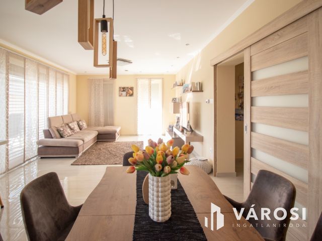 Újszerű, modern, igényes családi ház