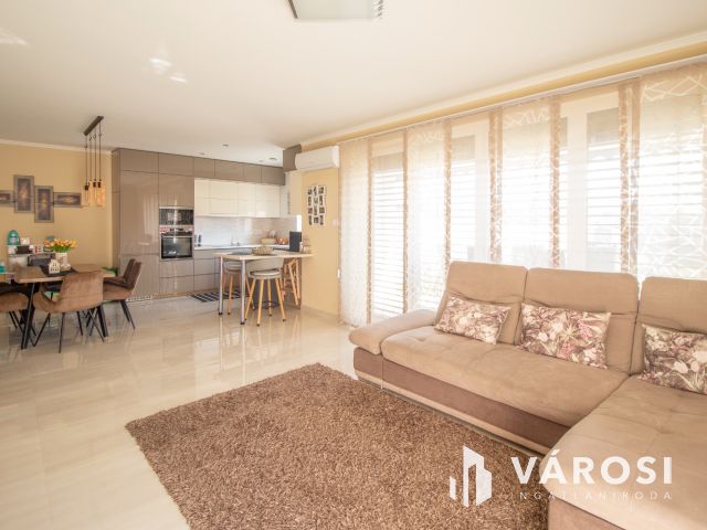 Újszerű, modern, igényes családi ház