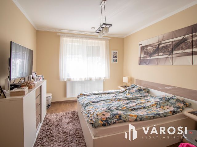 Újszerű, modern, igényes családi ház