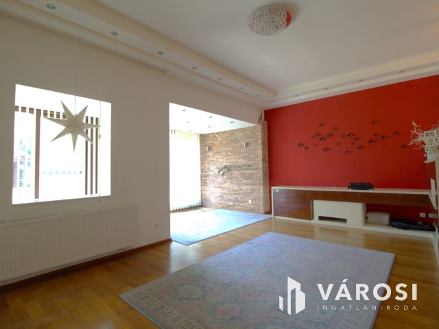 Ritka lehetőség: 204 m2 prémium sorházi otthon saját kerttel