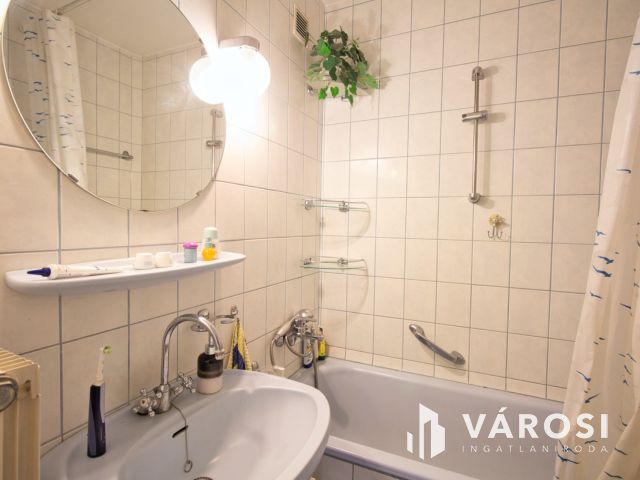 Napfényes 3 szobás lakás Tarjánban.