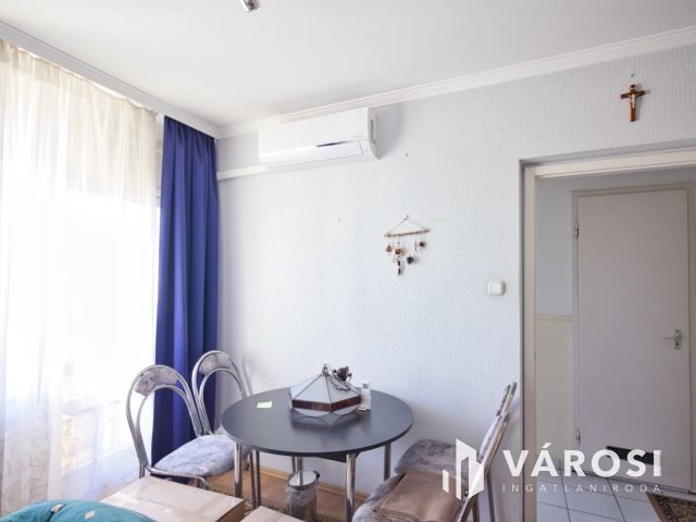 Napfényes 3 szobás lakás Tarjánban.