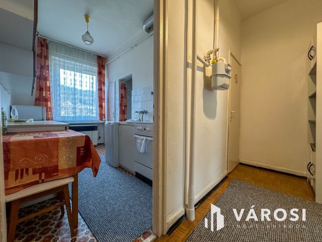 Vásártéren 1 emeleti lakás eladó!