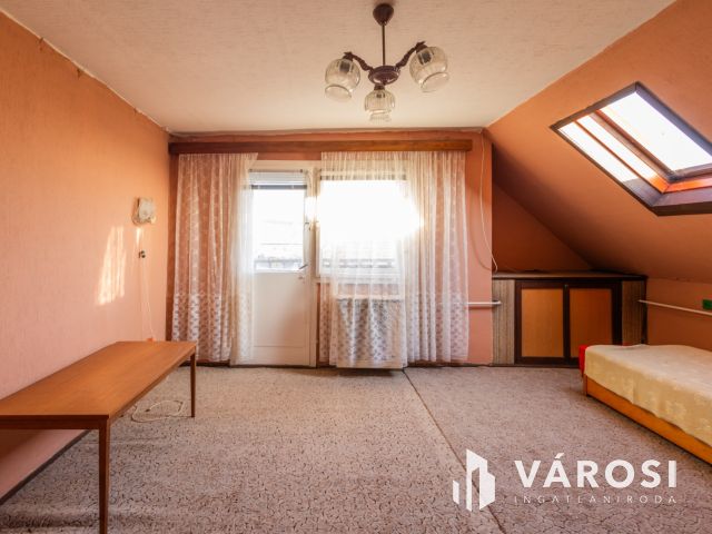 Napfényes családi ház, jó szerkezettel, a Várhoz közel