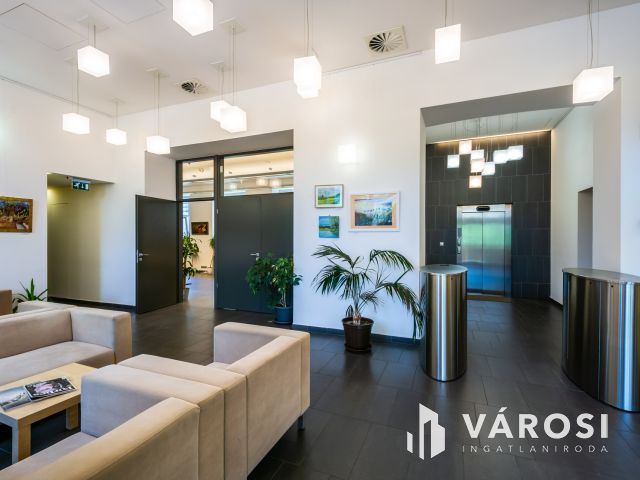 Kiadó napfényes irodák, Zugló szívében