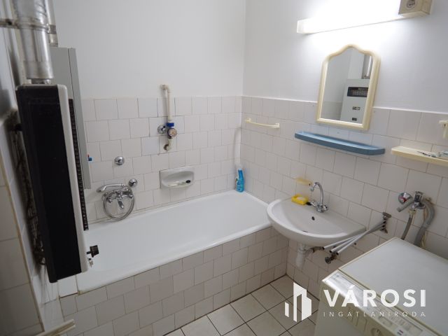 Belvárosi lakás, zárt udvaros társasházban