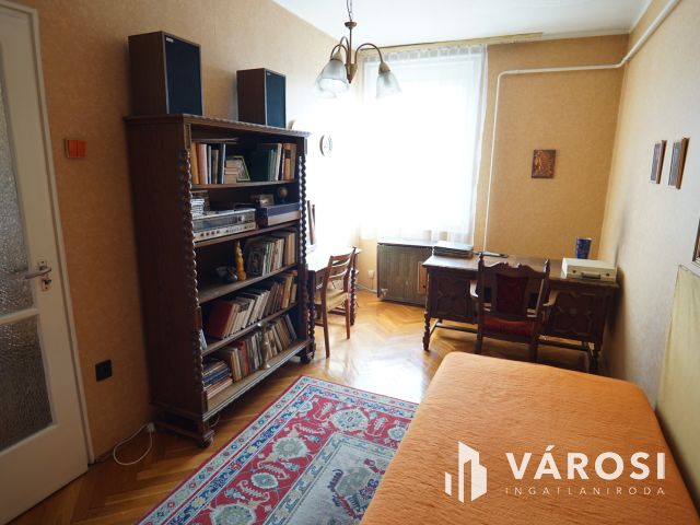 Belvárosi lakás, zárt udvaros társasházban