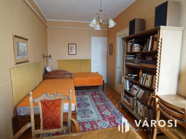 Belvárosi lakás, zárt udvaros társasházban