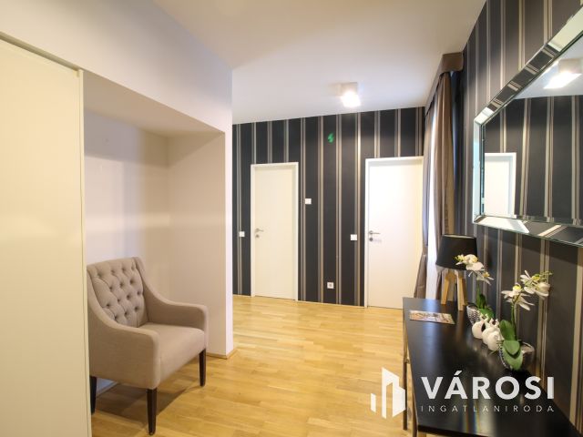 Luxus üvegkastély kiadó a Lánchídnál