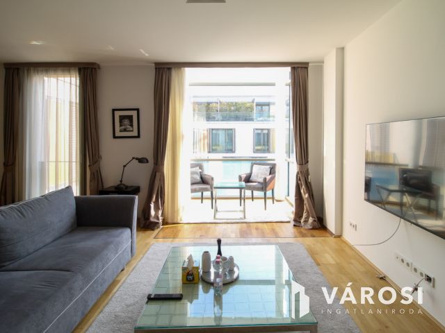 Luxus üvegkastély kiadó a Lánchídnál