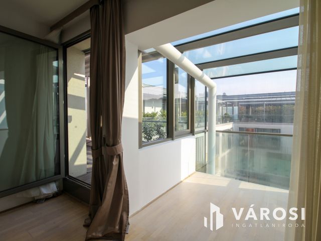 Luxus üvegkastély kiadó a Lánchídnál