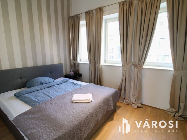 Luxus üvegkastély kiadó a Lánchídnál