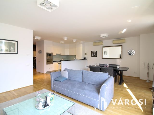 Luxus üvegkastély kiadó a Lánchídnál