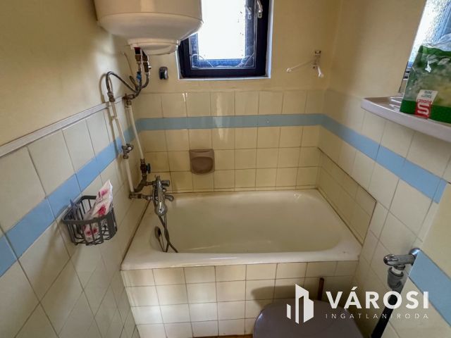 Kercseg Dűlőben, tégla épülettel, zártkert eladó!