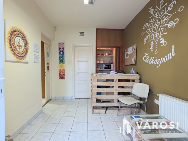 Belvárosi üzlethelyiség eladó!