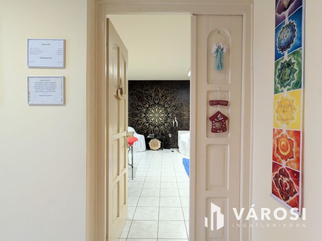 Belvárosi üzlethelyiség eladó!