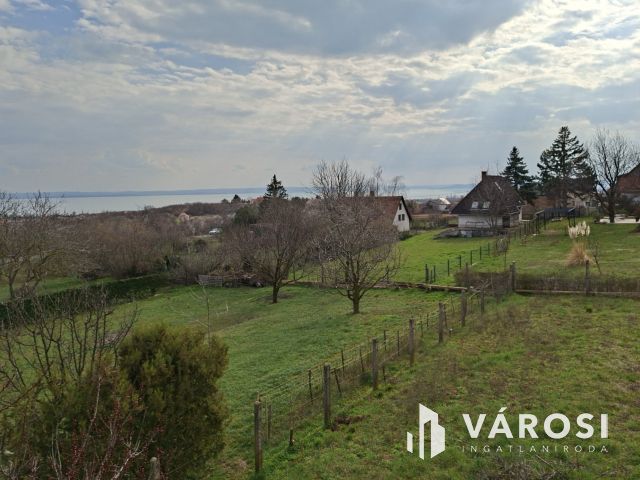 Panorámás kisház Felsőörs Kishegyen