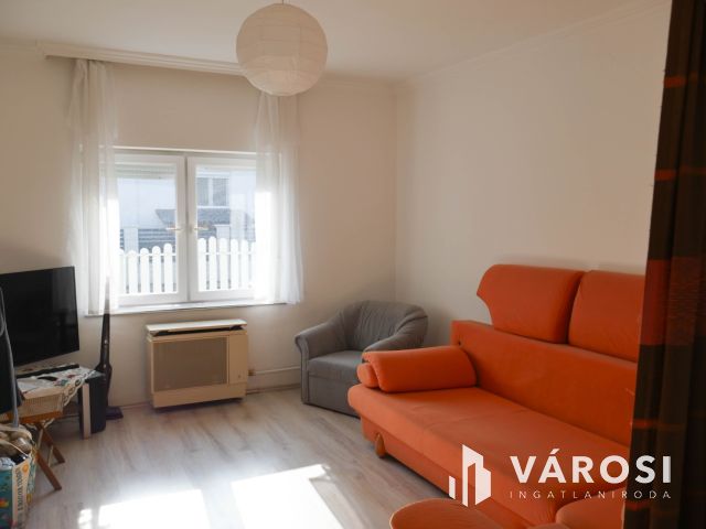 Győr-Szabadhegyen kis családi ház – saját udvarral