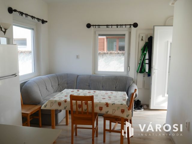 Győr-Szabadhegyen kis családi ház – saját udvarral