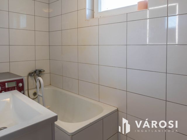 Két felújított ház egy telken Békéscsaba Nagyréten