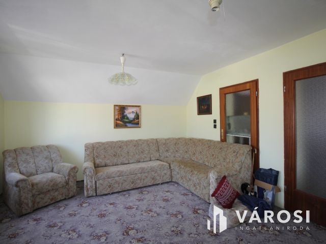 Vásárhelyen, Újvároson 6 szobás családház ajánlat.