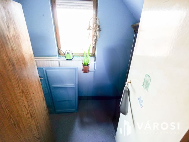 Remek házrész központi elhelyezkedéssel Szigethalmon!