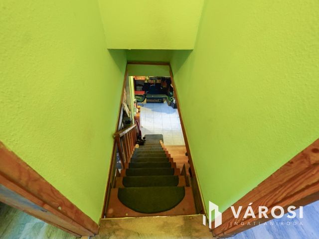 Remek házrész központi elhelyezkedéssel Szigethalmon!