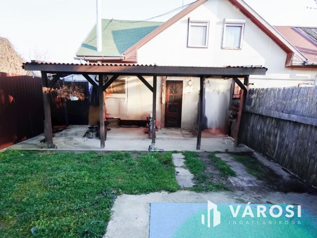 Remek házrész központi elhelyezkedéssel Szigethalmon!